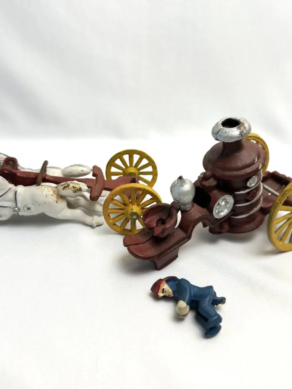 Cast Iron Vintage Horse-Drawn Fire Engine Pumper Wagon Toy Driver & 2 Horses 11